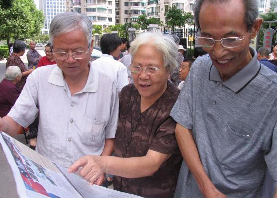 老花眼晚上看不清，驗(yàn)光之后再配鏡！